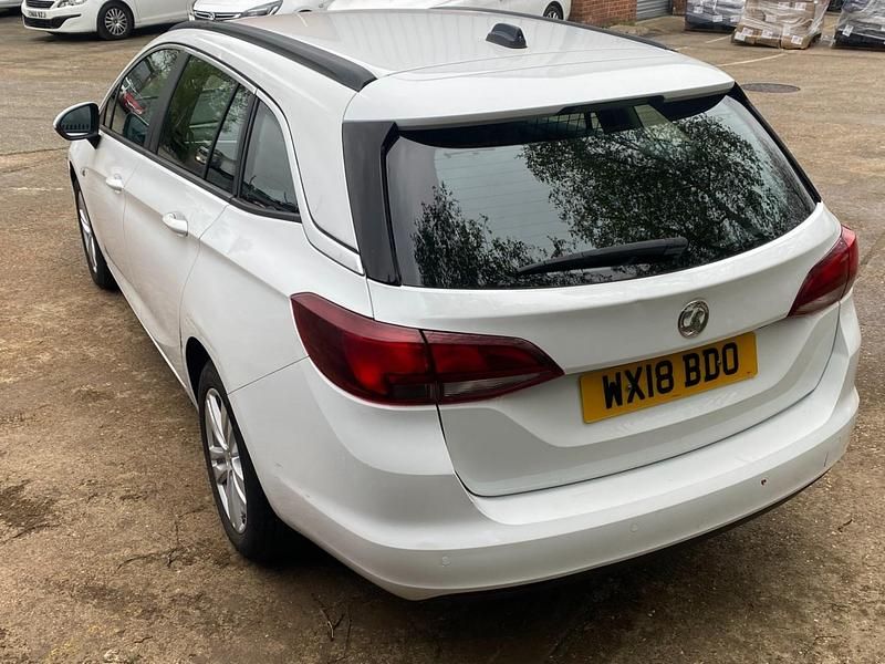 Second-hand Vauxhall Astra 2018 Alb Break