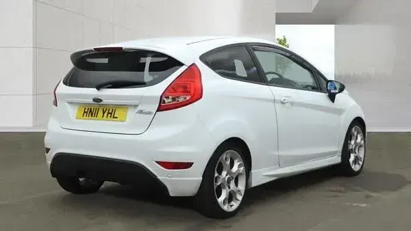 Used Ford Fiesta Zetec 2011 White Hatchback