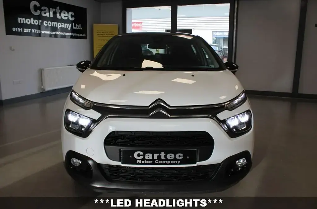 Used Citroën C3 Shine 100 HP (73 kW) 2022 White Hatchback