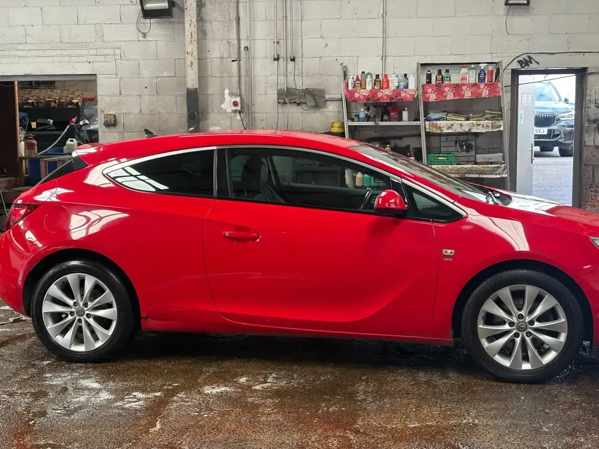 Używany Vauxhall Astra GTC SRi 2013 Czerwony Hatchback