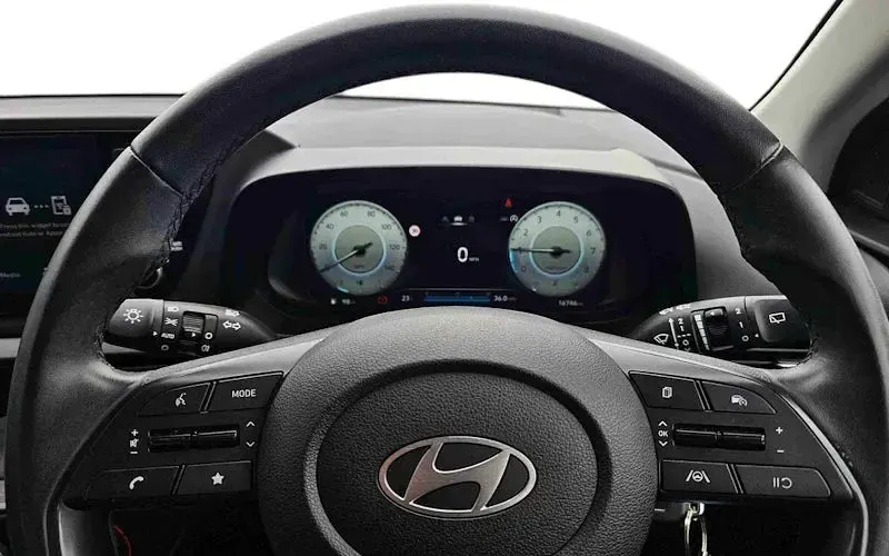 Used Hyundai i20 Advanced 101 HP (74 kW) 2024 White Hatchback