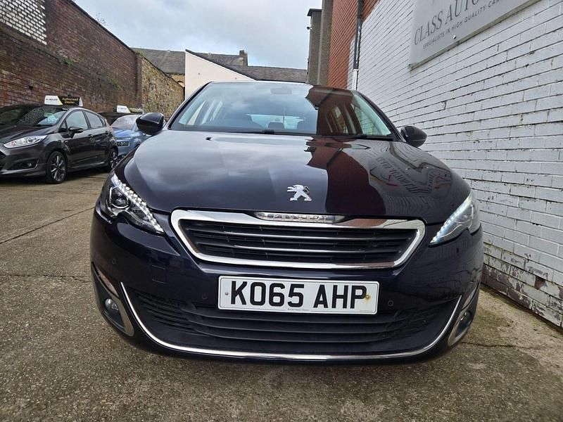 Używany Peugeot 308 Allure 2016 Niebieski Hatchback