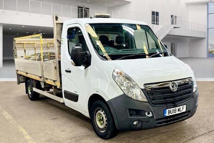 White Used 2018 Vauxhall Movano Van | £7,490 (Good price) - Image 1/4
