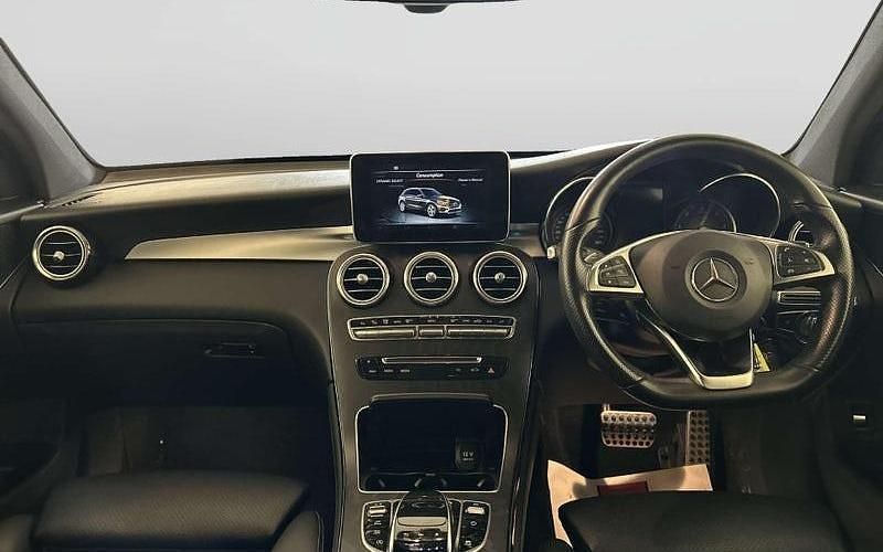 Used Mercedes GLC250 AMG 204 HP (150 kW) 2019 White Estate