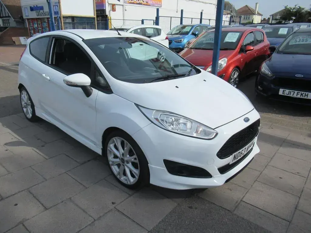 Used Ford Fiesta Zetec 2014 White Hatchback