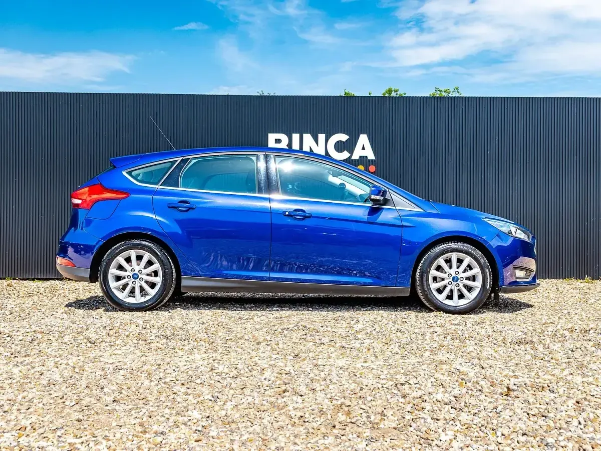 Used Ford Focus Titanium 125 HP (91 kW) 2017 Blue Hatchback