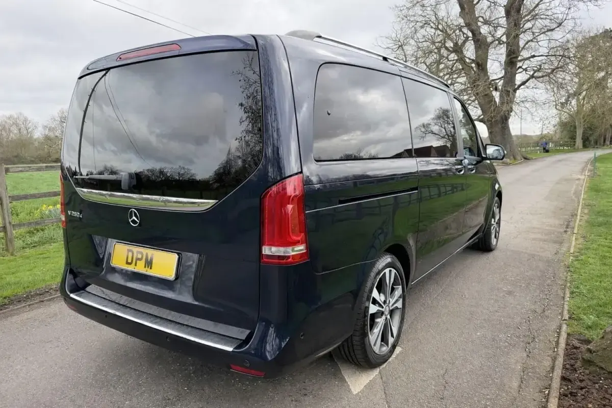 Usado Mercedes V250 2016 Azul Monovolume