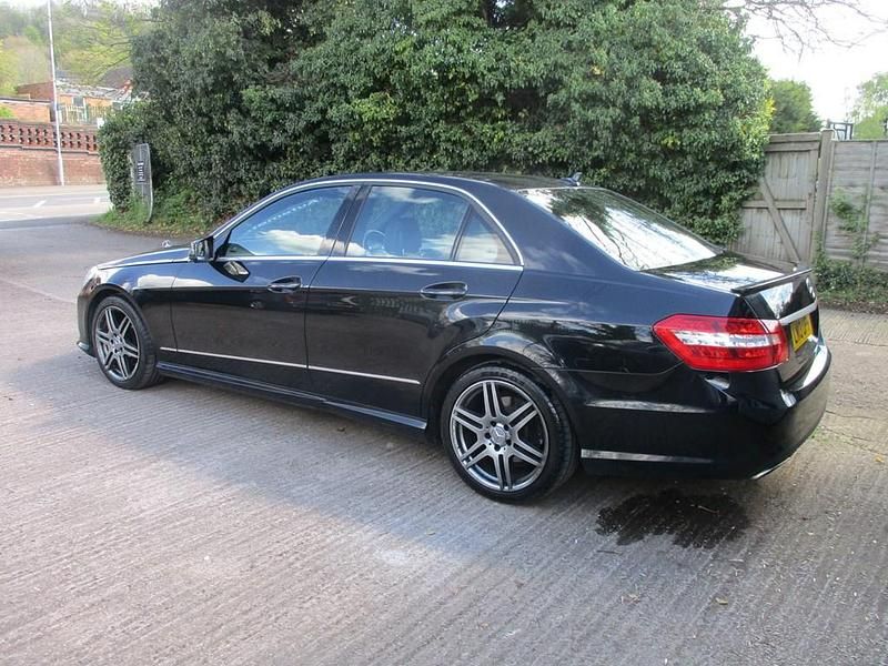 Begagnad Mercedes E220 170 HK (125 kW) 2013 Svart Sedan