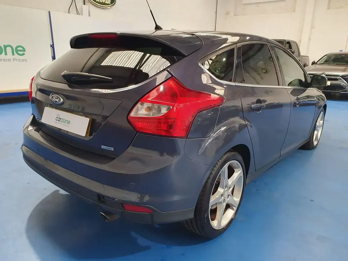 Used Ford Focus Titanium X 180 HP (132 kW) 2012 Grey Hatchback