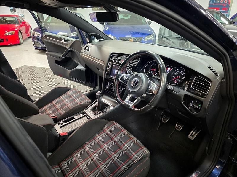 Używany VW Golf VII GTI 2016 Niebieski Hatchback