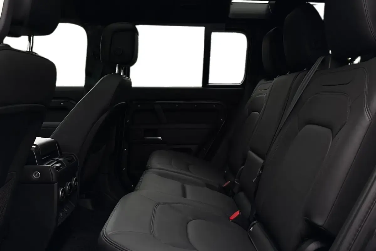 Używany Land Rover Defender SE Dynamic 2026 Szary SUV