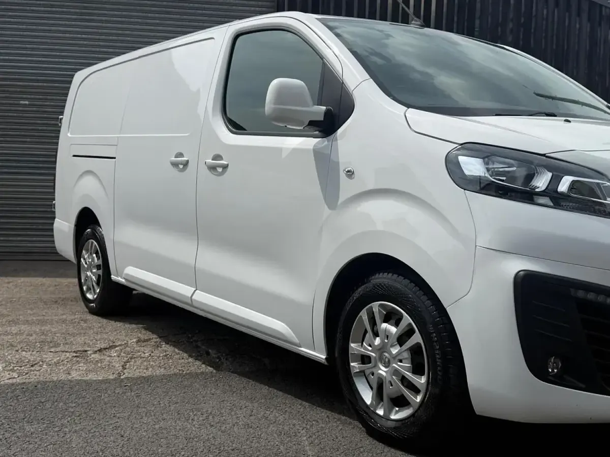 Used Vauxhall Vivaro Sportive 100 HP (73 kW) 2020 White MPV