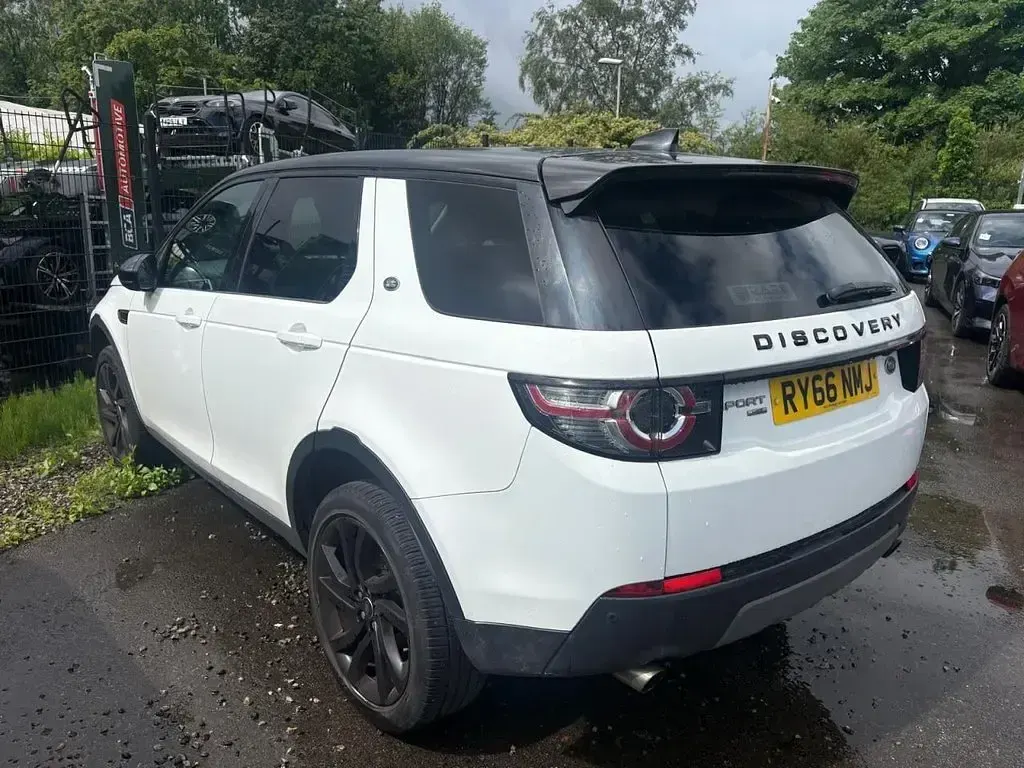Used Land Rover Discovery Sport HSE 180 HP (132 kW) 2016 White SUV