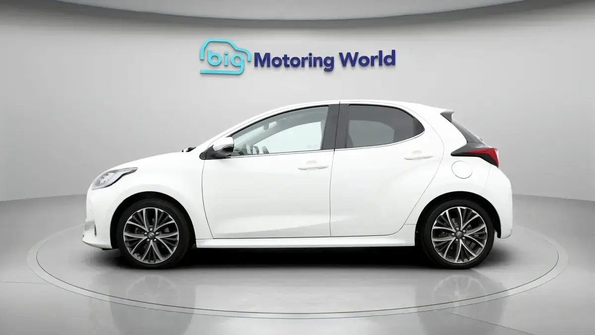 Used Toyota Yaris 116 HP (85 kW) 2021 White Hatchback