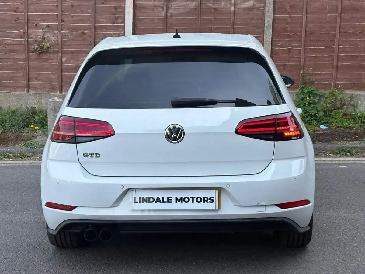 Begagnad VW Golf VII GTD 184 HK (135 kW) 2017 Vit Halvkombi