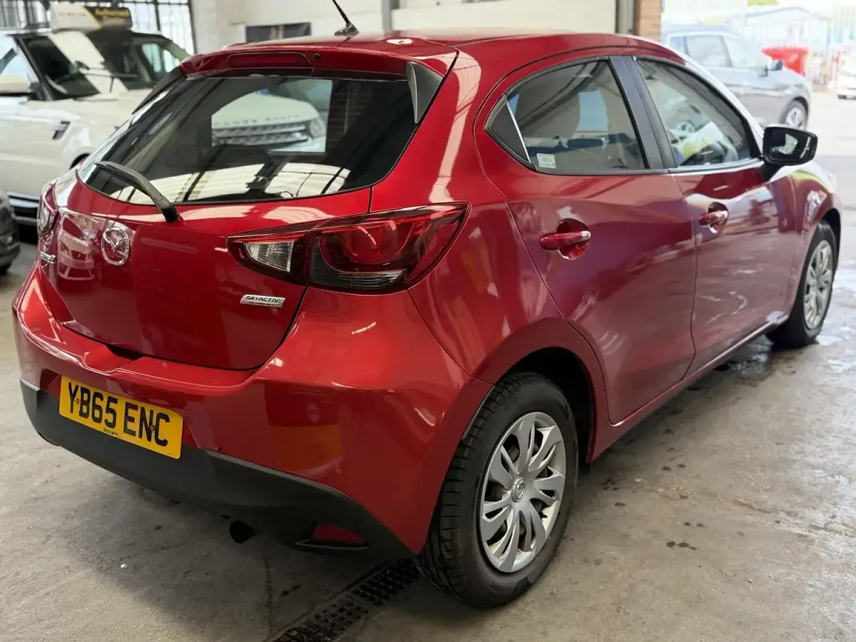 Used Mazda 2 75 HP (55 kW) 2015 Red Hatchback