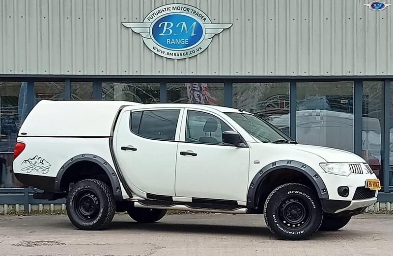 Used Mitsubishi L200 134 HP (98 kW) 2011 White Pickup