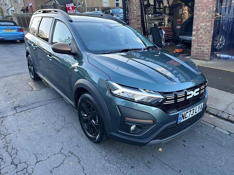 Green Used 2024 Dacia Jogger Extreme MPV | £19,450 (Good price) - Image 1/4