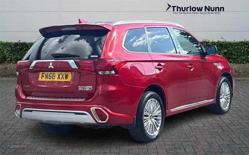 Used Mitsubishi Outlander P-HEV 177 HP (130 kW) 2018 Red Estate