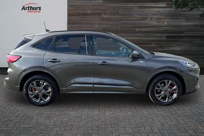 Usado Ford Kuga ST-Line 222 HP (163 kW) 2023 Cinzento SUV