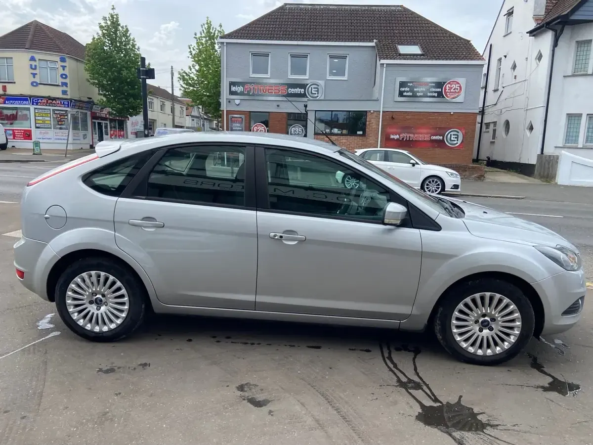 Used Ford Focus Titanium 2010 Silver Hatchback