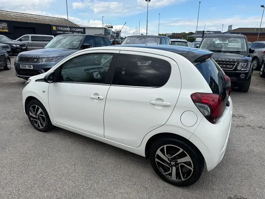 Begagnad Peugeot 108 Allure 72 HK (52 kW) 2020 Vit Halvkombi