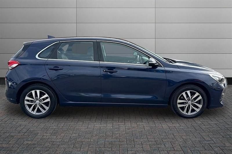 Used Hyundai i30 SE 140 HP (102 kW) 2019 Stellar blue Hatchback