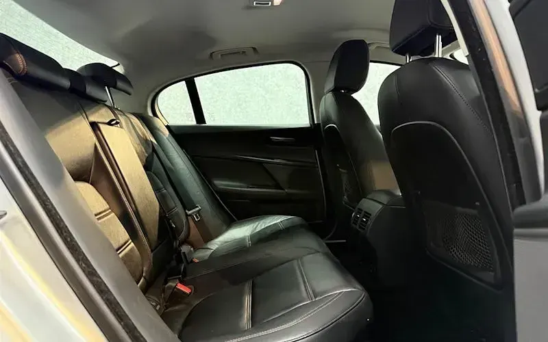 Used Jaguar XE Prestige 163 HP (119 kW) 2019 Sedan