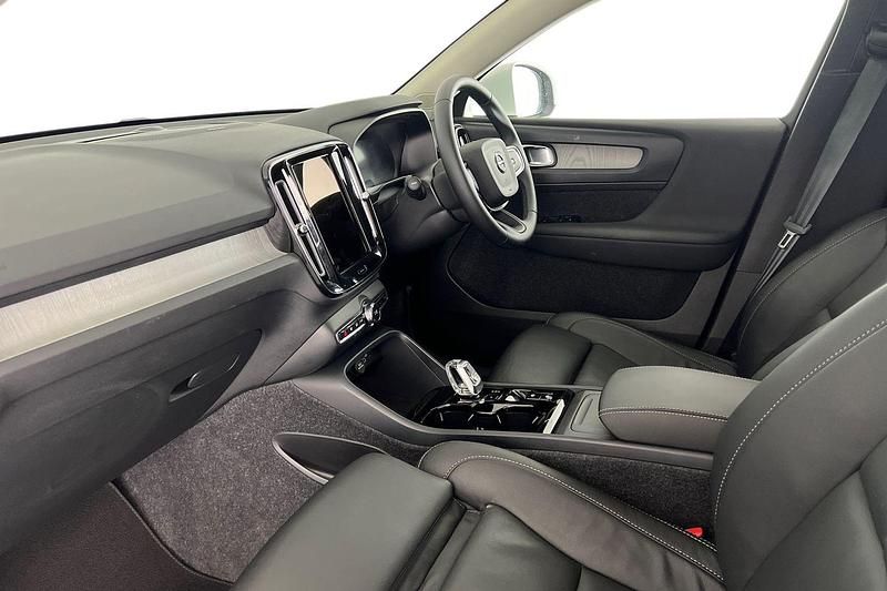 Used Volvo XC40 Ultra 163 HP (119 kW) 2025 Crystal white SUV