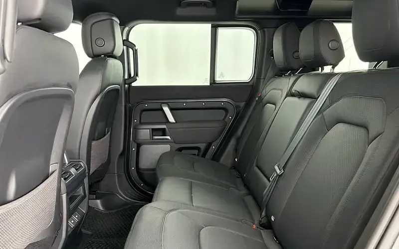 Used Land Rover Defender HSE Dynamic 249 HP (183 kW) 2025 SUV