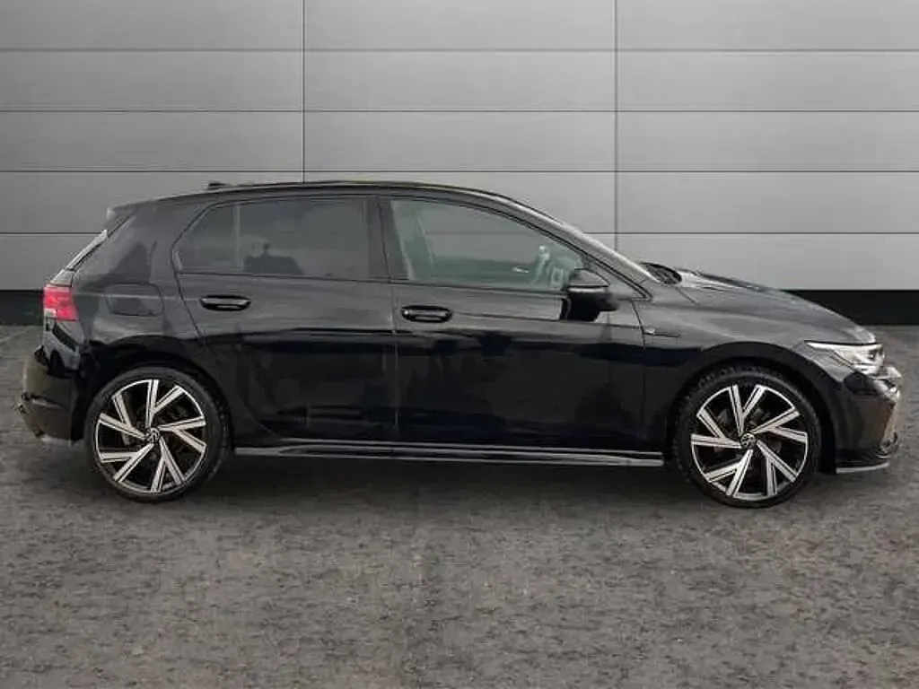 Usado VW Golf VIII R-line 130 HP (95 kW) 2022 Preto Citadino