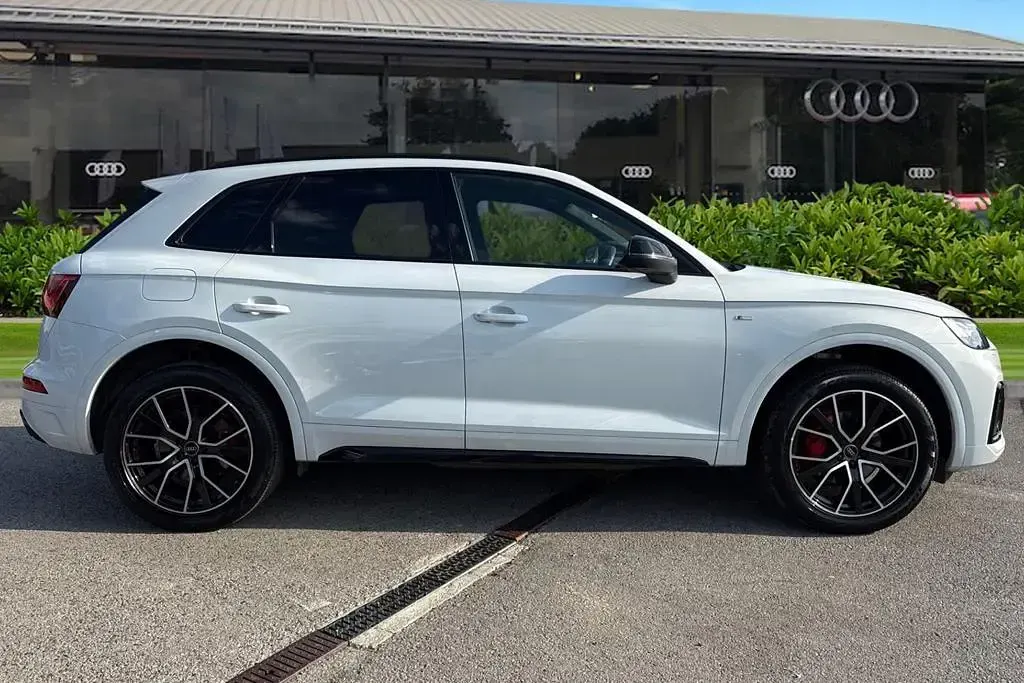Used Audi Q5 Comfort 204 HP (150 kW) 2023 White SUV
