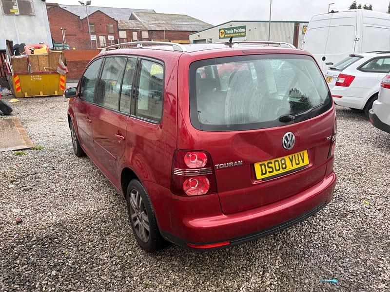 Used VW Touran SE 105 HP (77 kW) 2008 Red MPV