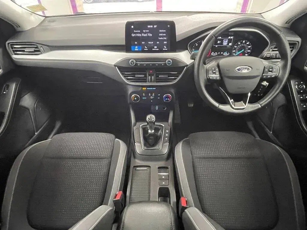 Used Ford Focus Zetec 95 HP (69 kW) 2019 Silver Estate