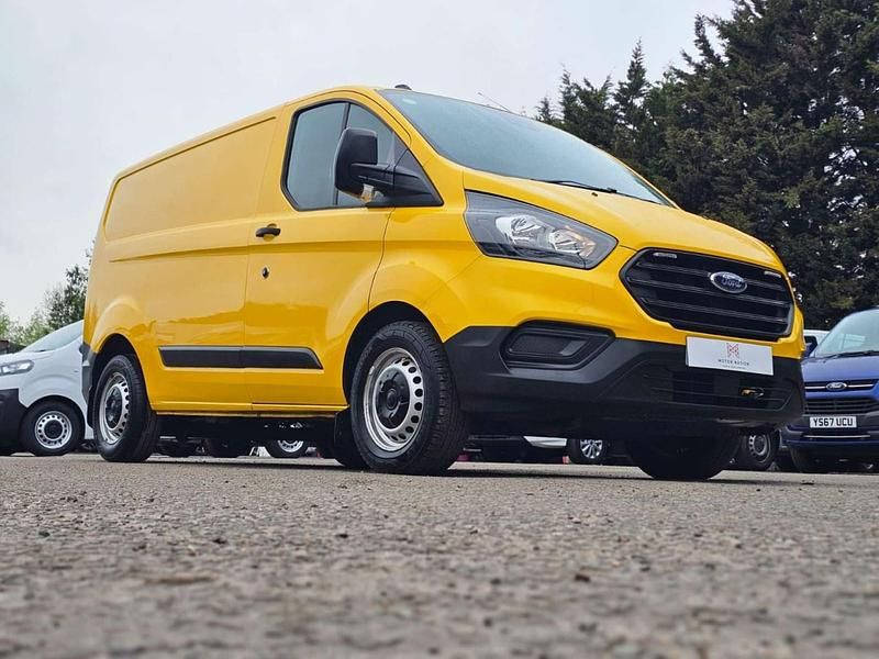 Usado Ford Transit Custom S 130 HP (95 kW) 2022 Amarelo Van