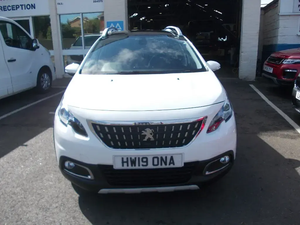 Used Peugeot 2008 Allure Premium 110 HP (80 kW) 2019 White SUV