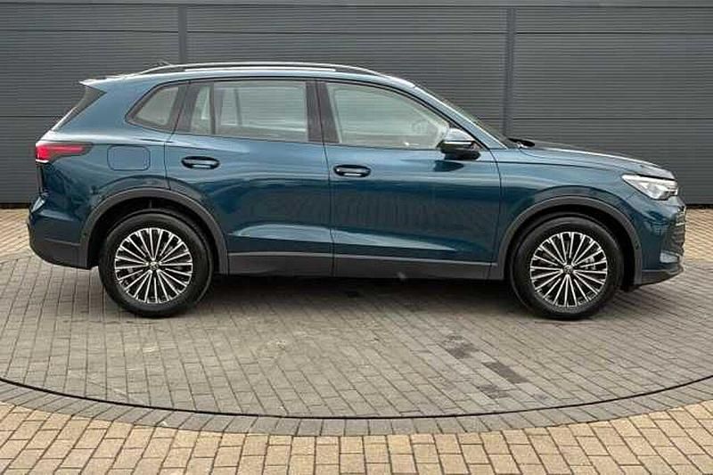 New VW Tiguan Life 150 HP (110 kW) 2025 Blue SUV