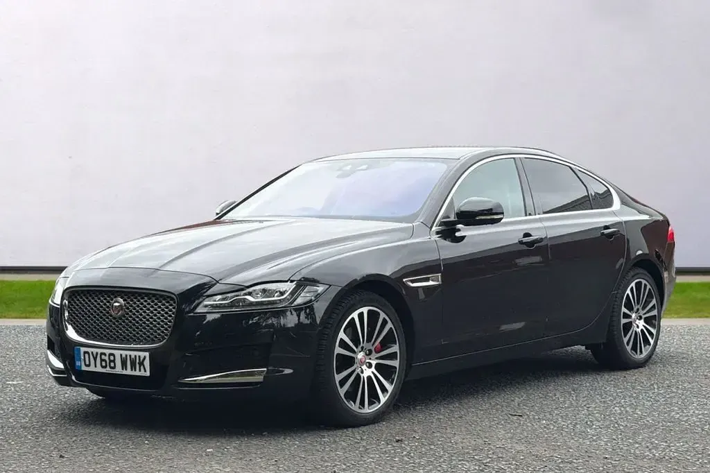 Used Jaguar XF Portfolio 180 HP (132 kW) 2018 Black Sedan