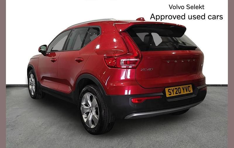 Used Volvo XC40 Momentum 188 HP (138 kW) 2020 Red SUV