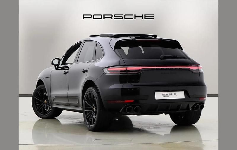 Used Porsche Macan Turbo 434 HP (319 kW) 2019 Black SUV