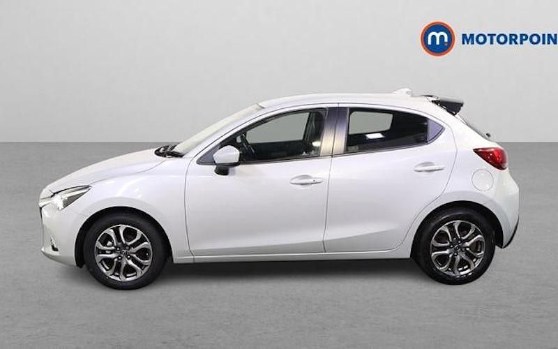 Begagnad Mazda 2 Inclusive 90 HK (66 kW) 2018 Silver Halvkombi