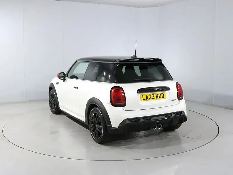 Used Mini John Cooper Works Hatch 231 HP (169 kW) 2023 White Hatchback