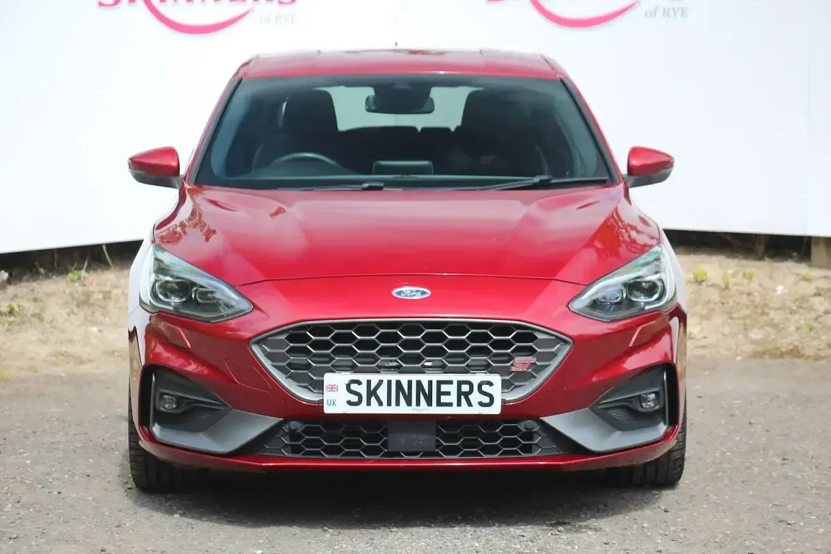 Used Ford Focus ST 280 HP (205 kW) 2019 Red Hatchback