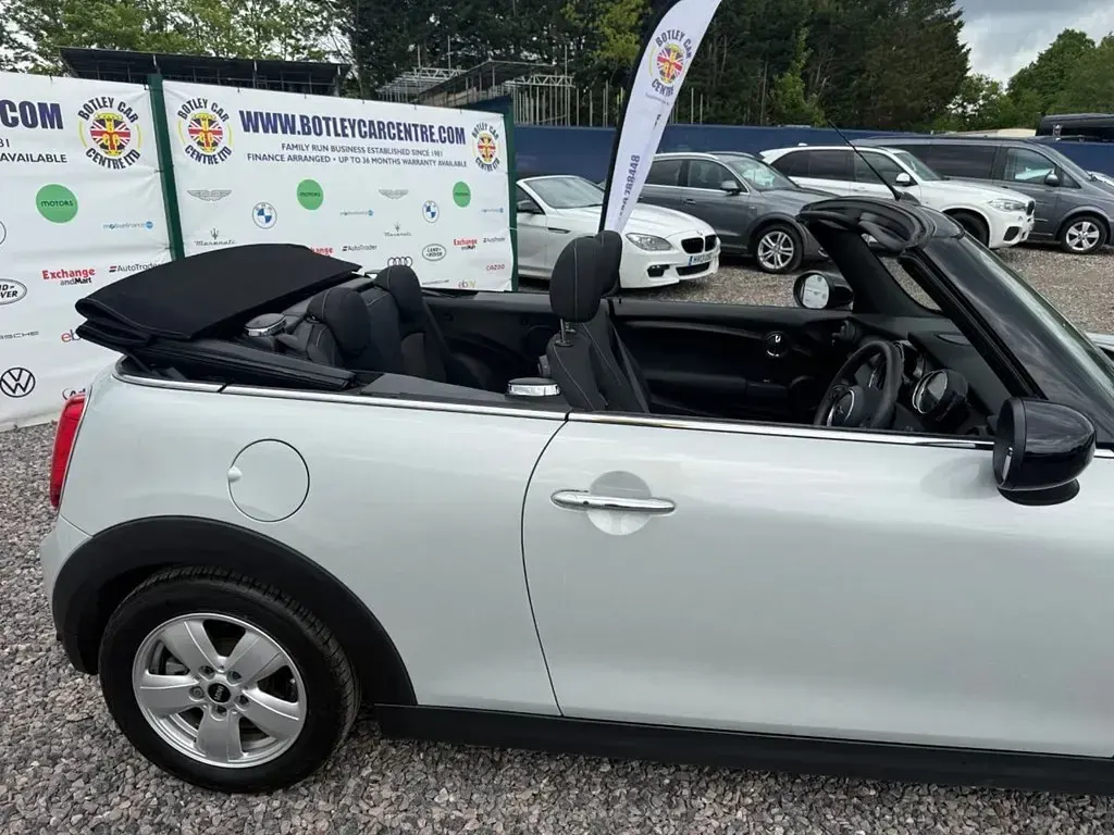 Używany Mini Cooper Cabriolet Classic 136 KM (100 kW) 2021 Srebrny Kabriolet