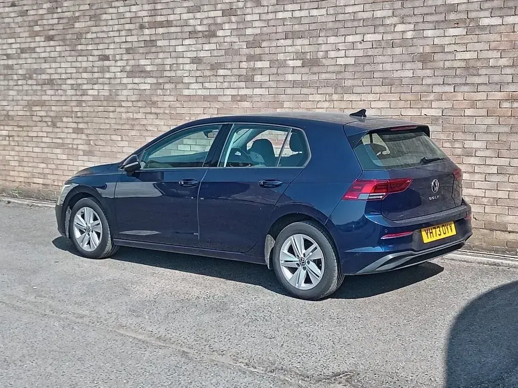 Used VW Golf VIII Life 130 HP (95 kW) 2023 Blue Hatchback