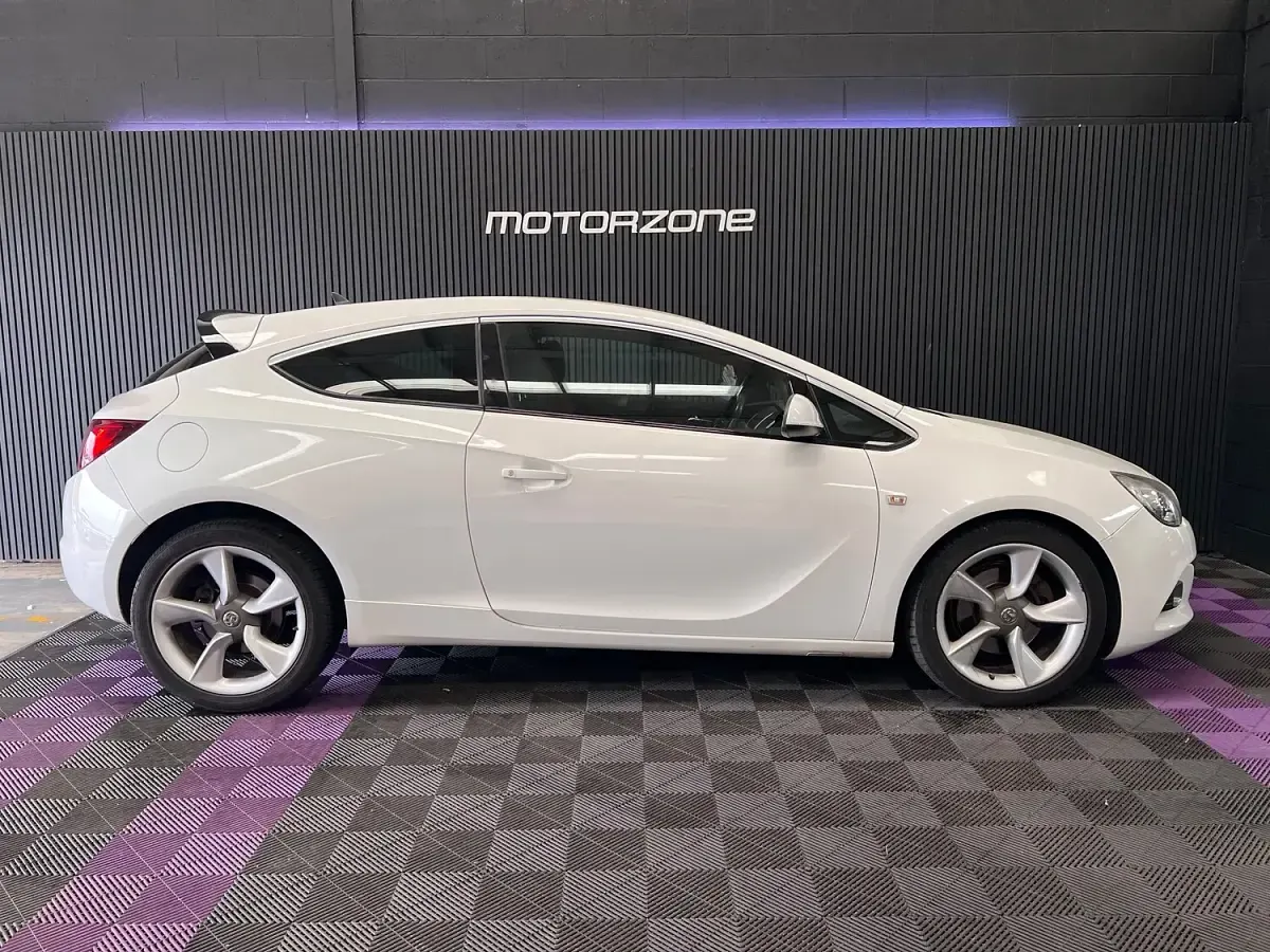 Used Vauxhall Astra GTC 2015 White Hatchback
