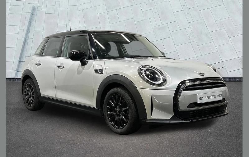 Silver Used 2021 Mini Cooper Classic Hatchback | £16,800 (Fair price) - Image 1/4