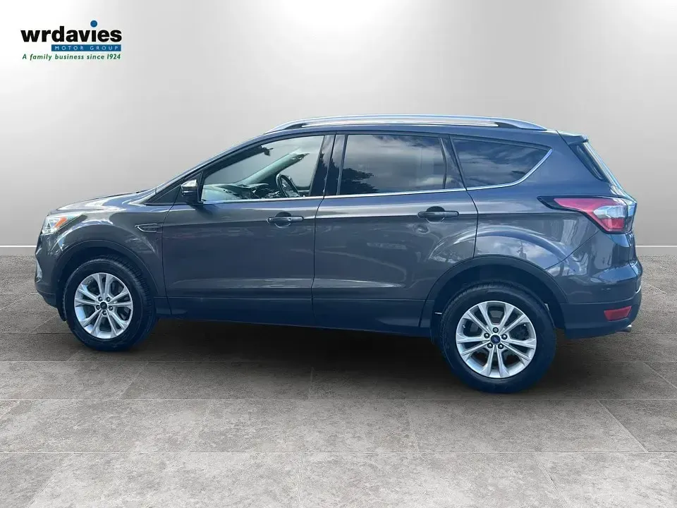 Usado Ford Kuga Titanium 120 CV (88 kW) 2017 Gris SUV