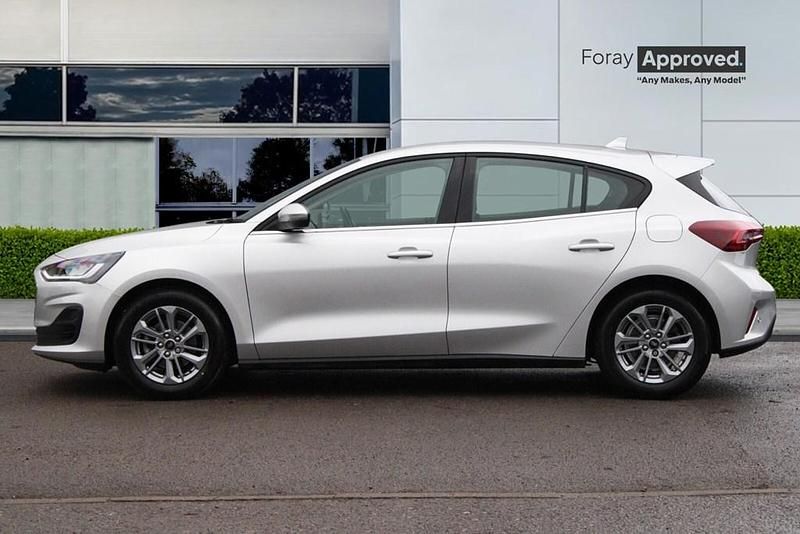 Begagnad Ford Focus Titanium 2024 Silver Halvkombi