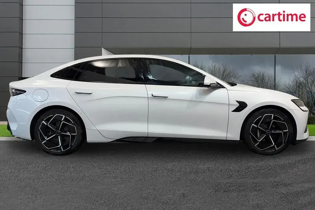 Used BYD Seal 389 kW (530 HP) 2024 White Sedan